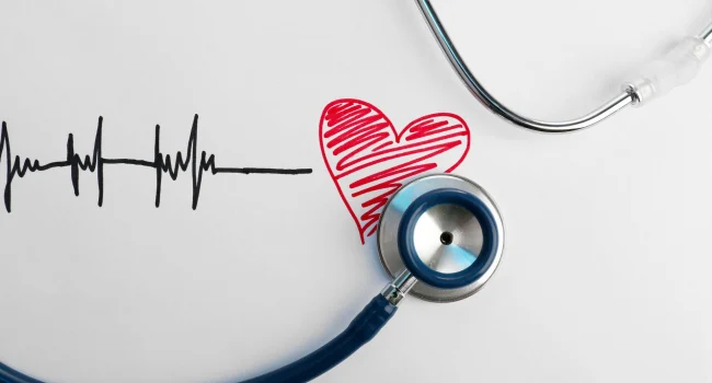 Persona en su rutina diaria saludable, caminando al aire libre